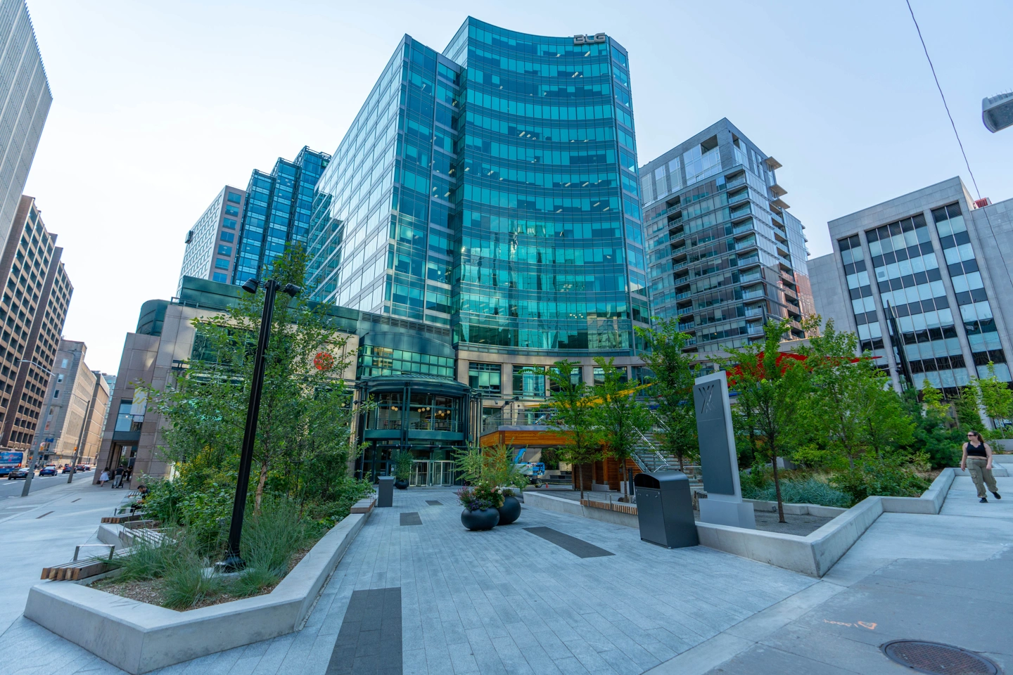 LONE ★STAR MOBILE OFFICE  World Exchange Plaza Tower I - 45 O'Connor Street | 45 O