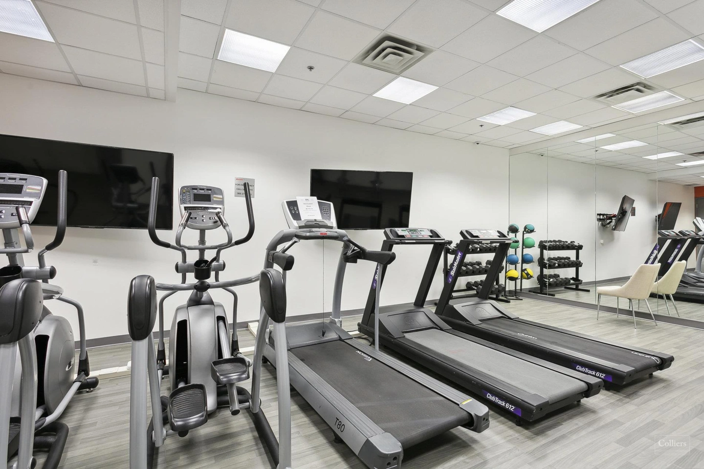 400 - Sussex Centre | 90 Burnhamthorpe Road West